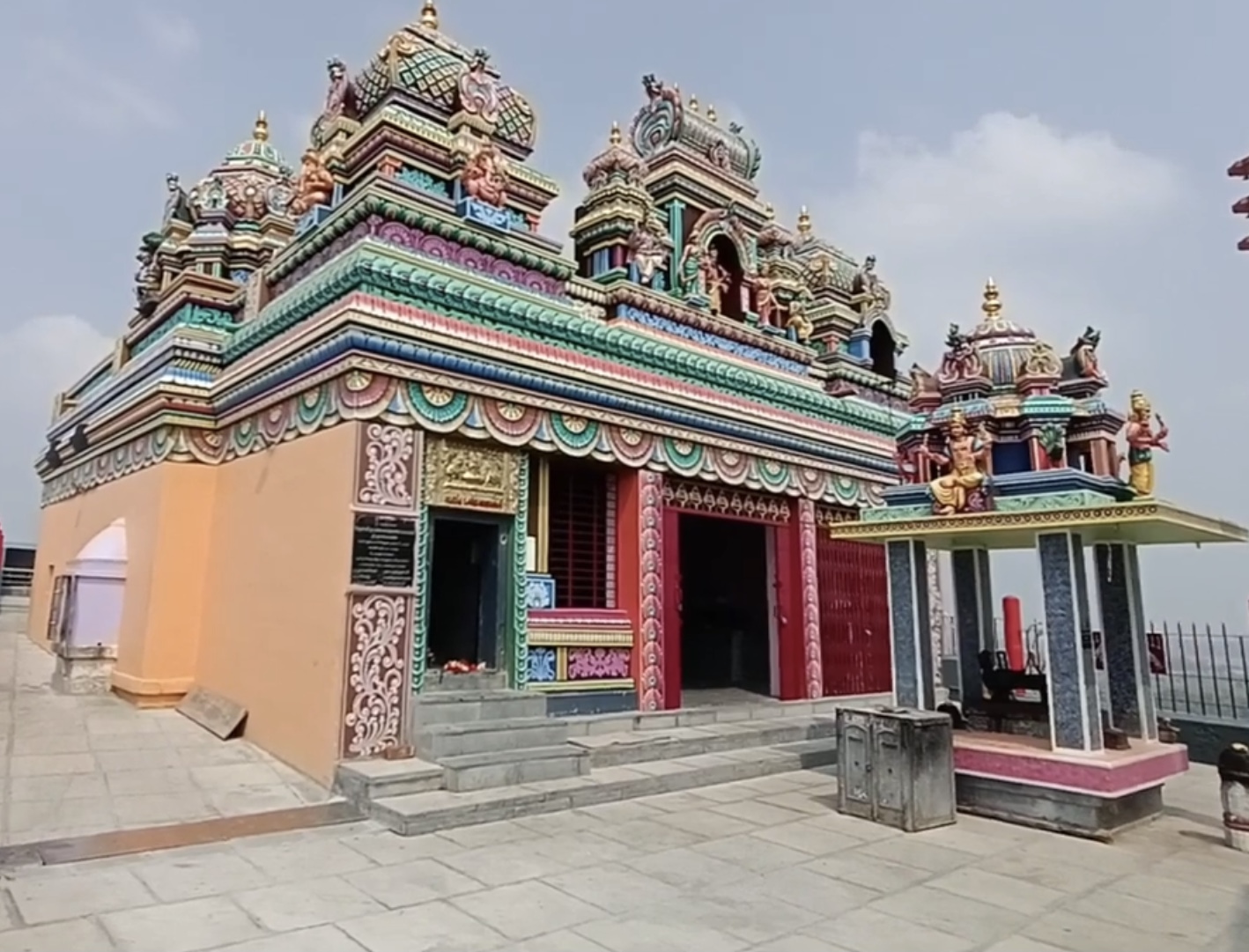 Pugazhimalai Murugan Temple which brings fame!!