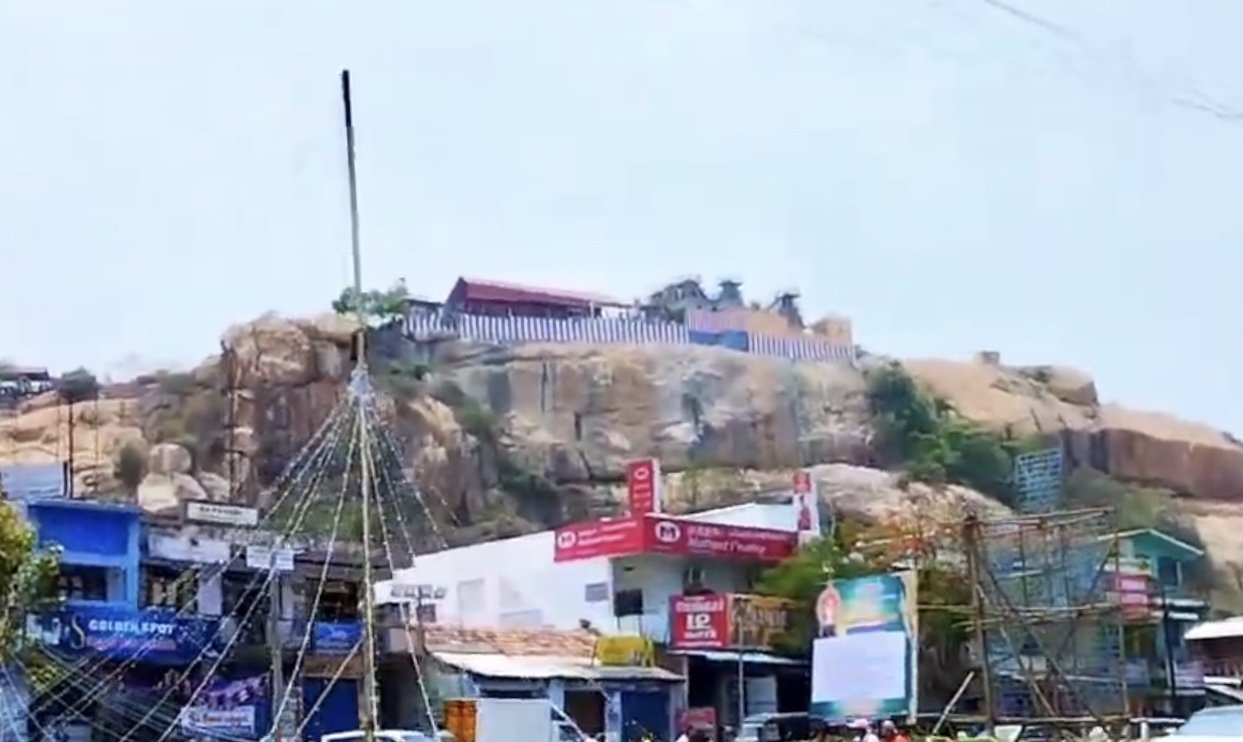 ​ Pugazhimalai Murugan Temple which brings fame!!  ​