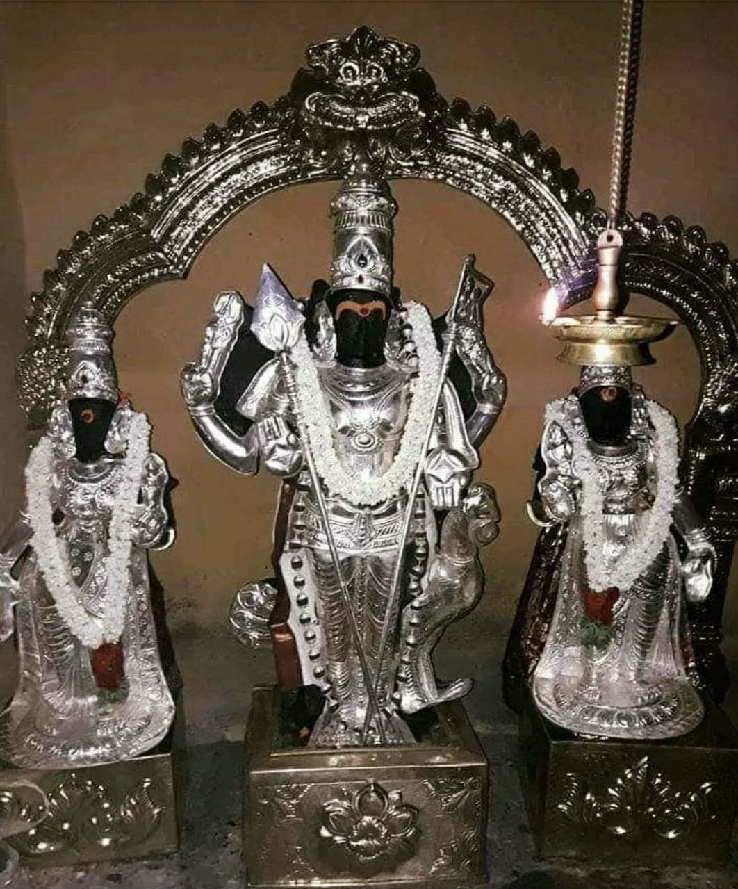 ​ Lord Murugan appears in a rare form!!