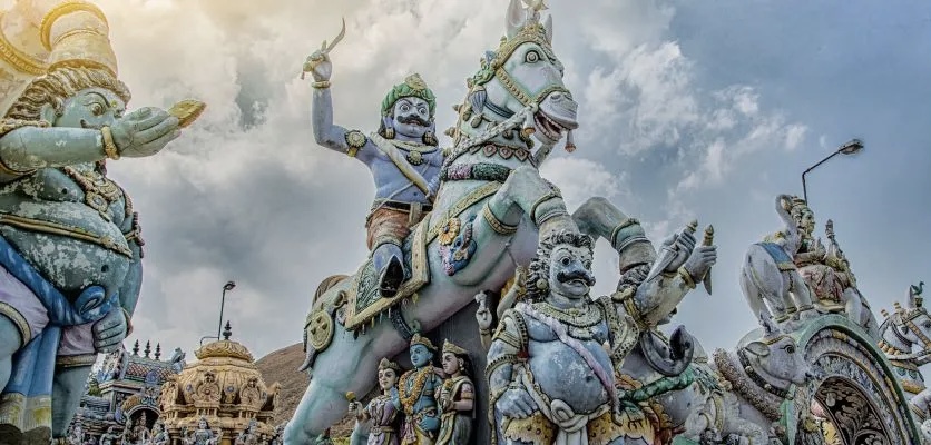 Family deity temples of famous Tamil Nadu candidates..!!