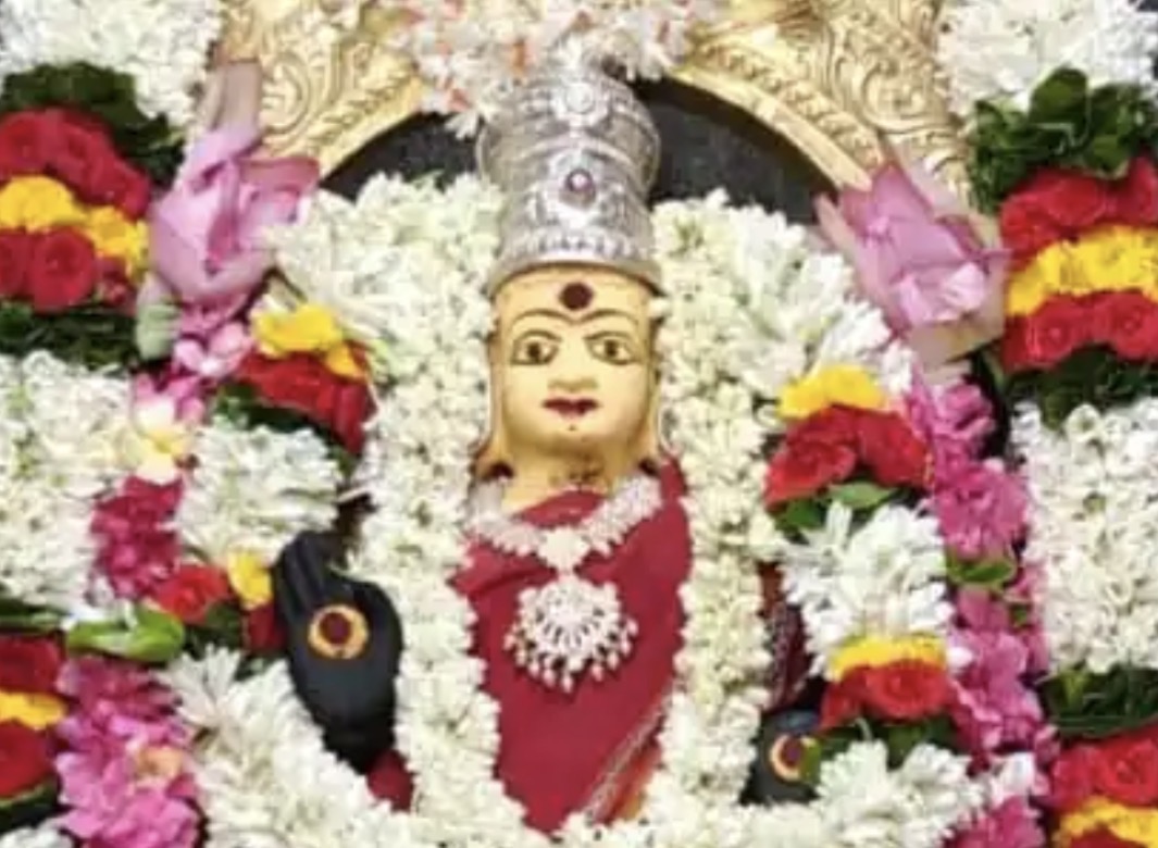A British-era saree for Goddess Azhuga Nachi!!
