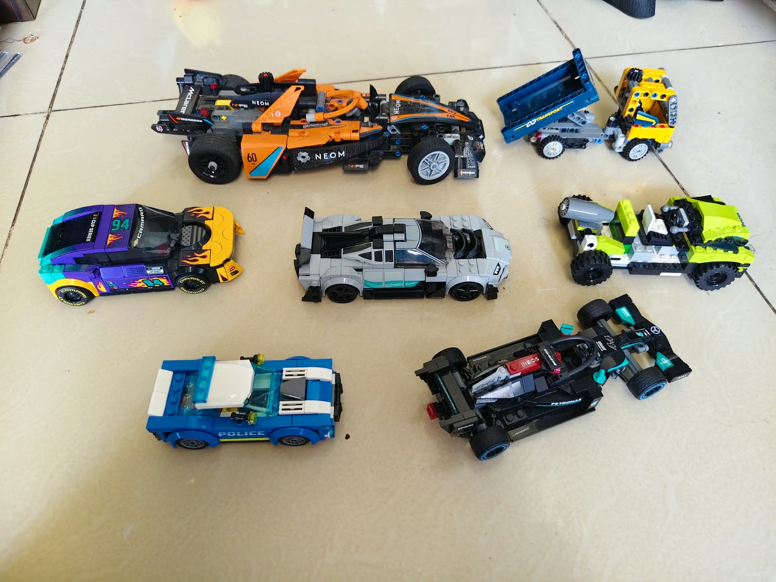  My grandsons' car collections..!!